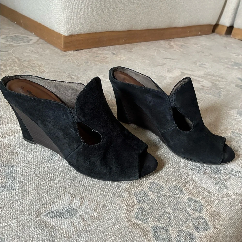 Tamaris Black Leather Wedges Women's Euro size 40 (9.5)